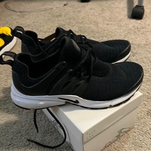 Womens black Nike Prestos size 6 women